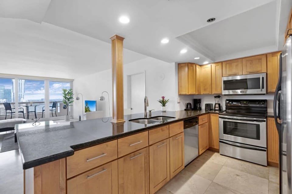 Kitchen or kitchenette, dishwasher, oven, toaster