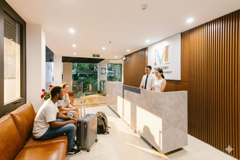 Lobby or reception, Seating area, group of guests