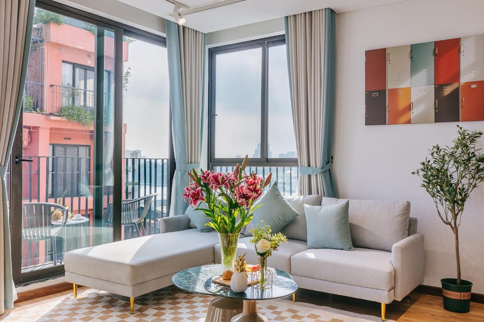 View (from property/room), Balcony/Terrace, Living room, Seating area