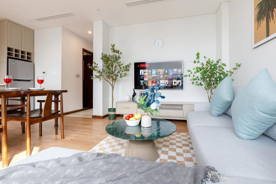 TV and multimedia, Kitchen or kitchenette, Living room, Seating area