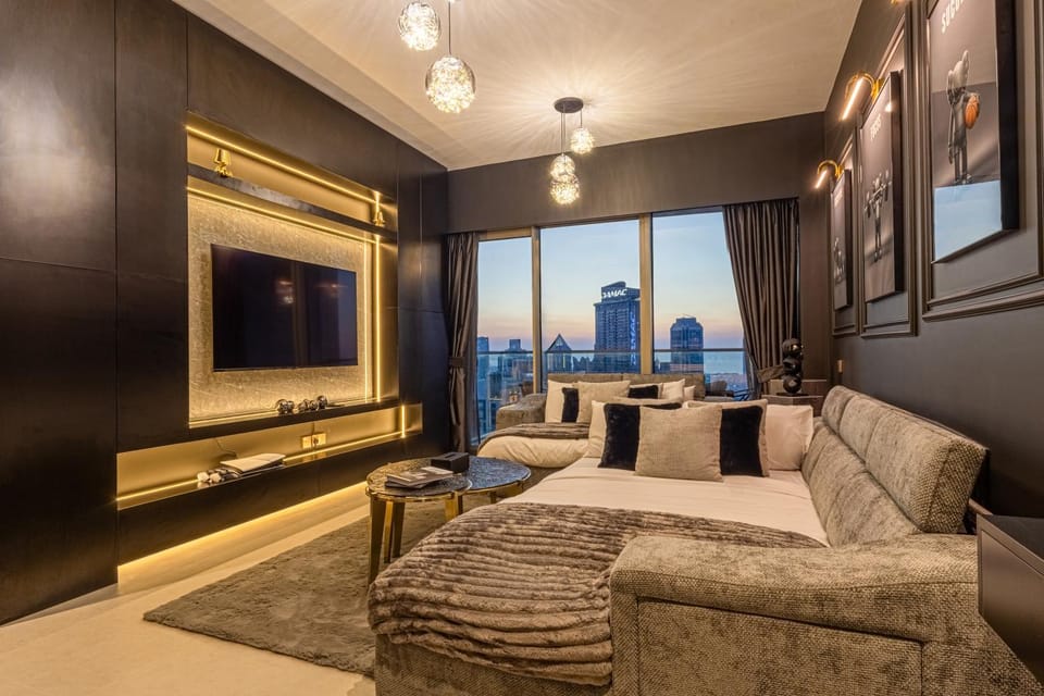 TV and multimedia, Living room, Seating area, Evening entertainment