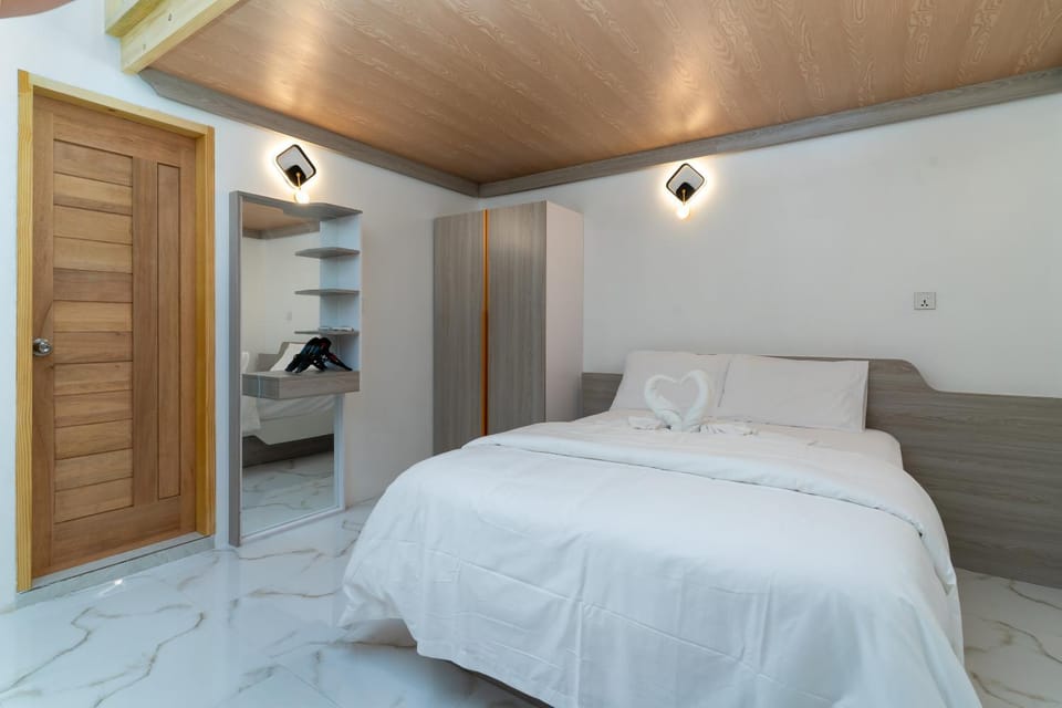 Photo of the whole room, Bedroom