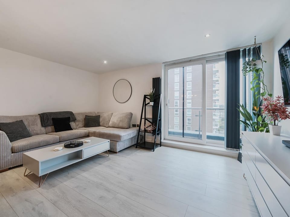 TV and multimedia, Living room, Other, Seating area, Evening entertainment, City view