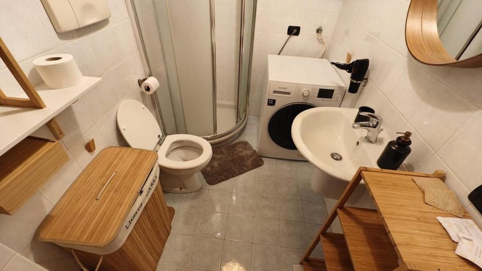 Shower, Toilet, Bathroom, towels