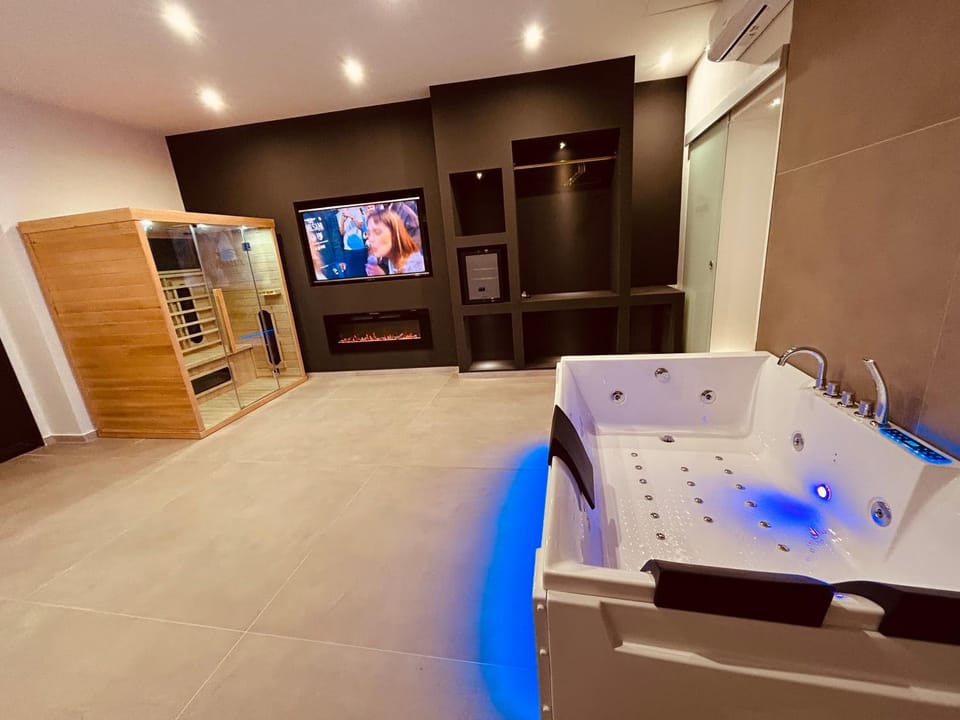 Hot Tub, Sauna, Sauna