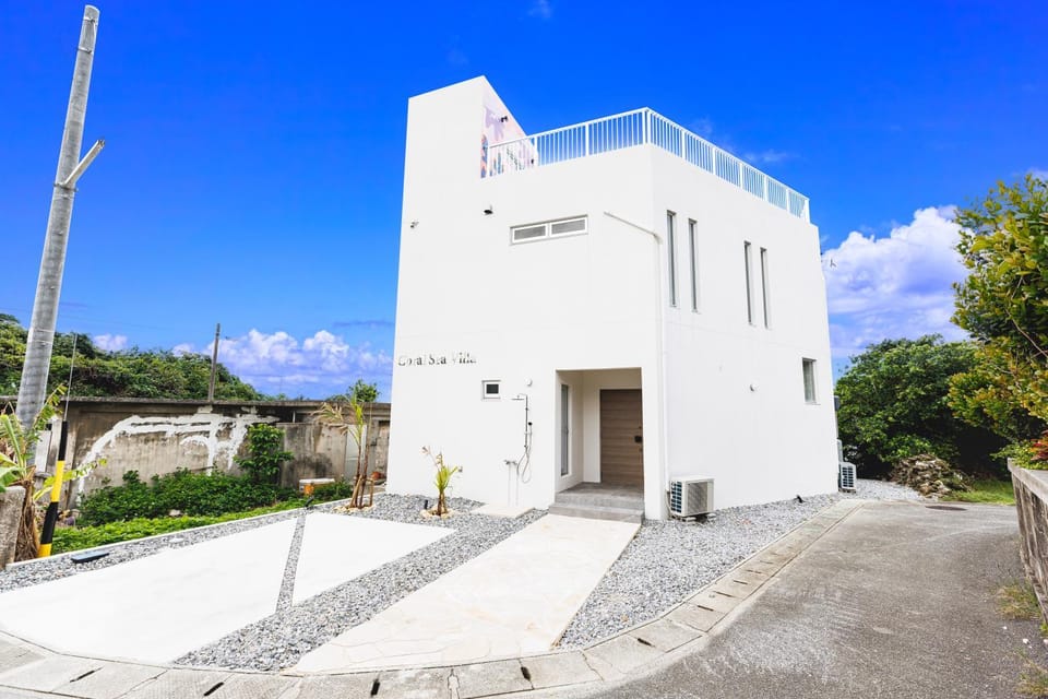 Property building, Facade/entrance, Day