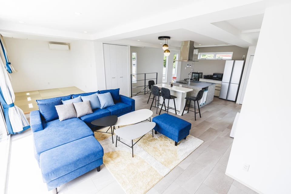 TV and multimedia, Living room, Seating area, Dining area, oven, kitchen
