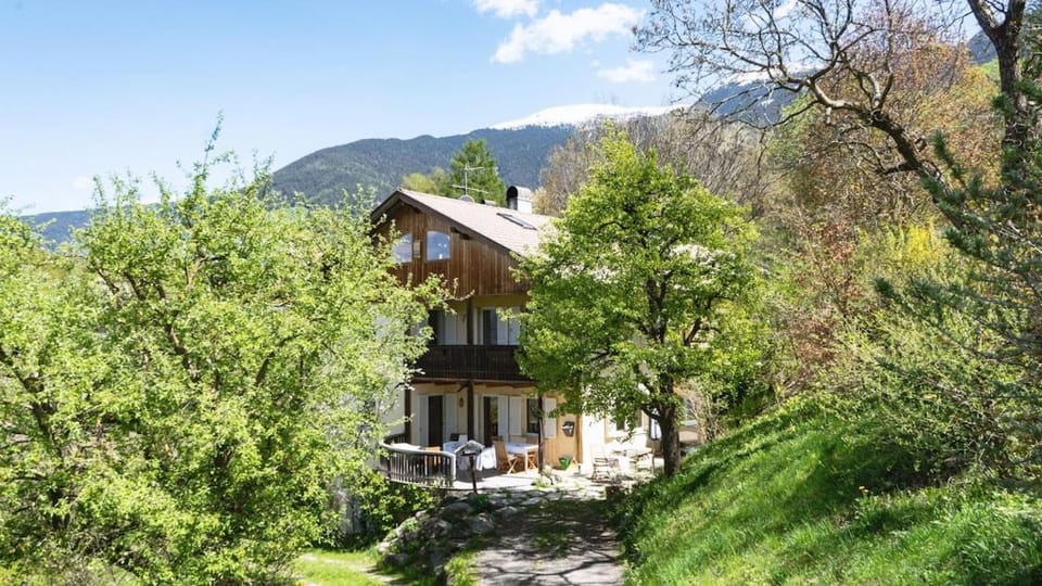 Property building, Spring, Day, Natural landscape, Garden, Garden view, Mountain view