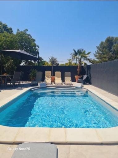 Le Cocon Gardois, terrasse & piscine - Pont du Gard House in Provence-Alpes-Côte d'Azur