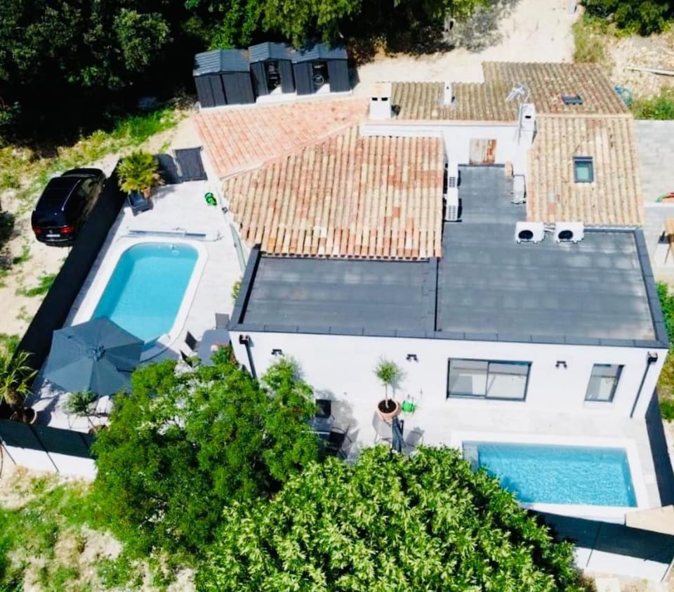 Le Clos Saint-Maximin - 2 villas, 2 piscines, 12 pers House in Provence-Alpes-Côte d'Azur