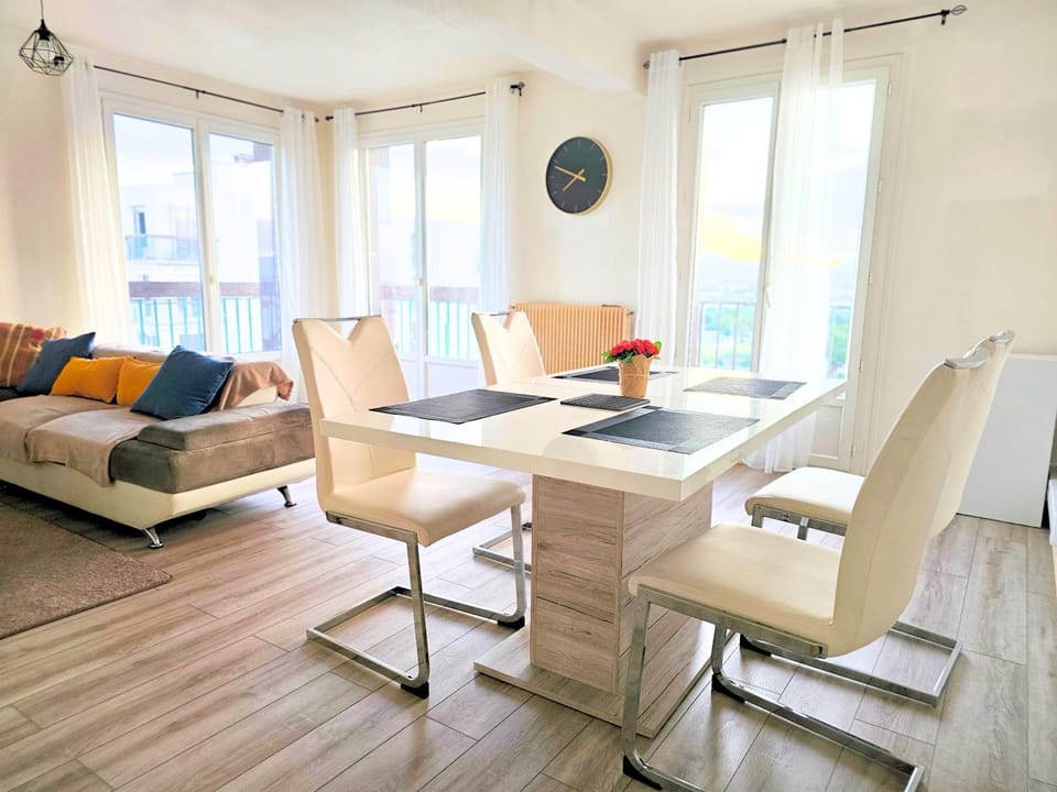 Living room, Seating area, Dining area