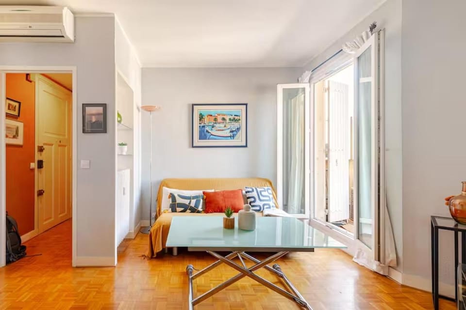 Living room, air conditioner