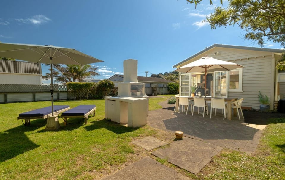 Taimana Beach Front, Surfdale House in Auckland Region