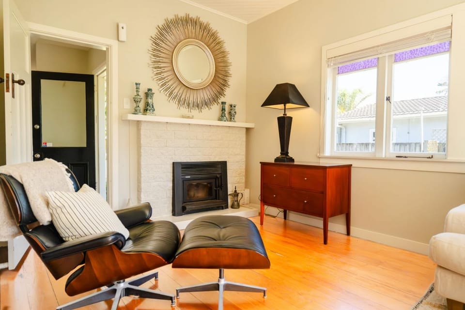 Taimana Beach Front, Surfdale House in Auckland Region