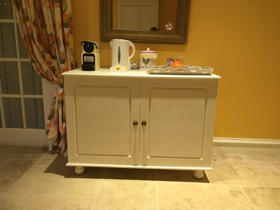 Coffee/tea facilities, Decorative detail