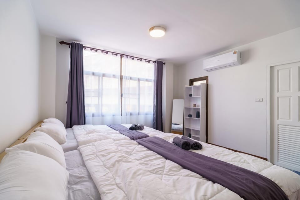 Bed, Photo of the whole room, Bedroom, air conditioner