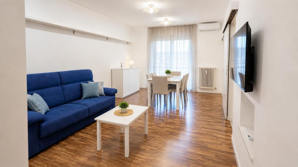 Communal lounge/ TV room, TV and multimedia, Living room, Seating area, Evening entertainment
