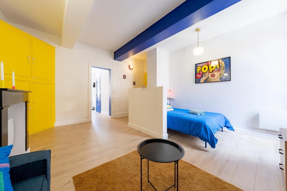 Communal lounge/ TV room, Bed, Living room, Photo of the whole room, Bedroom