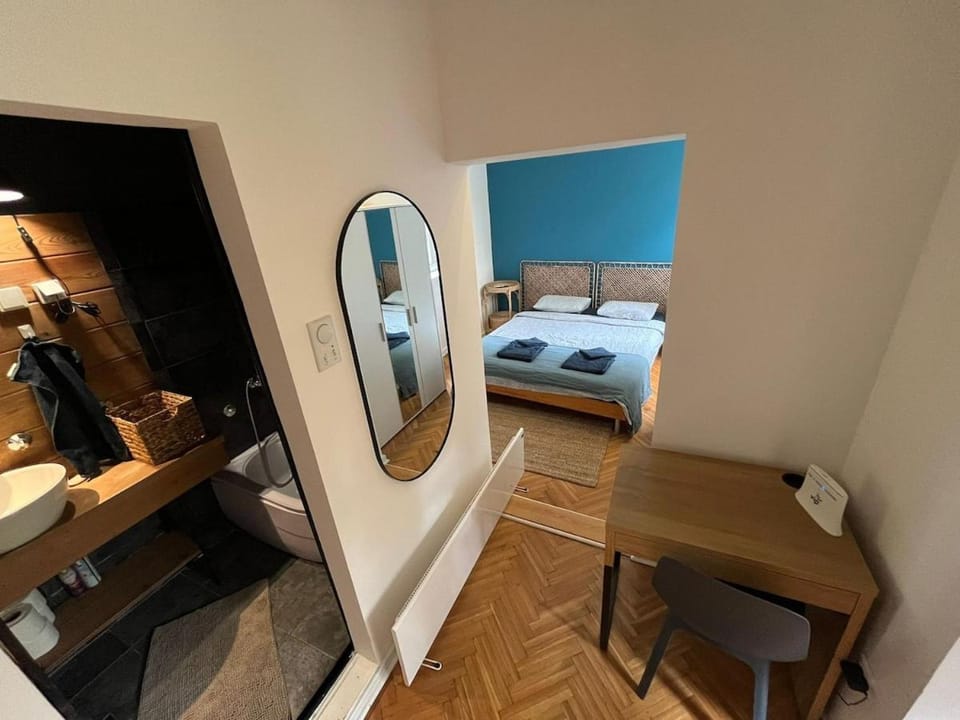 Photo of the whole room, Bedroom