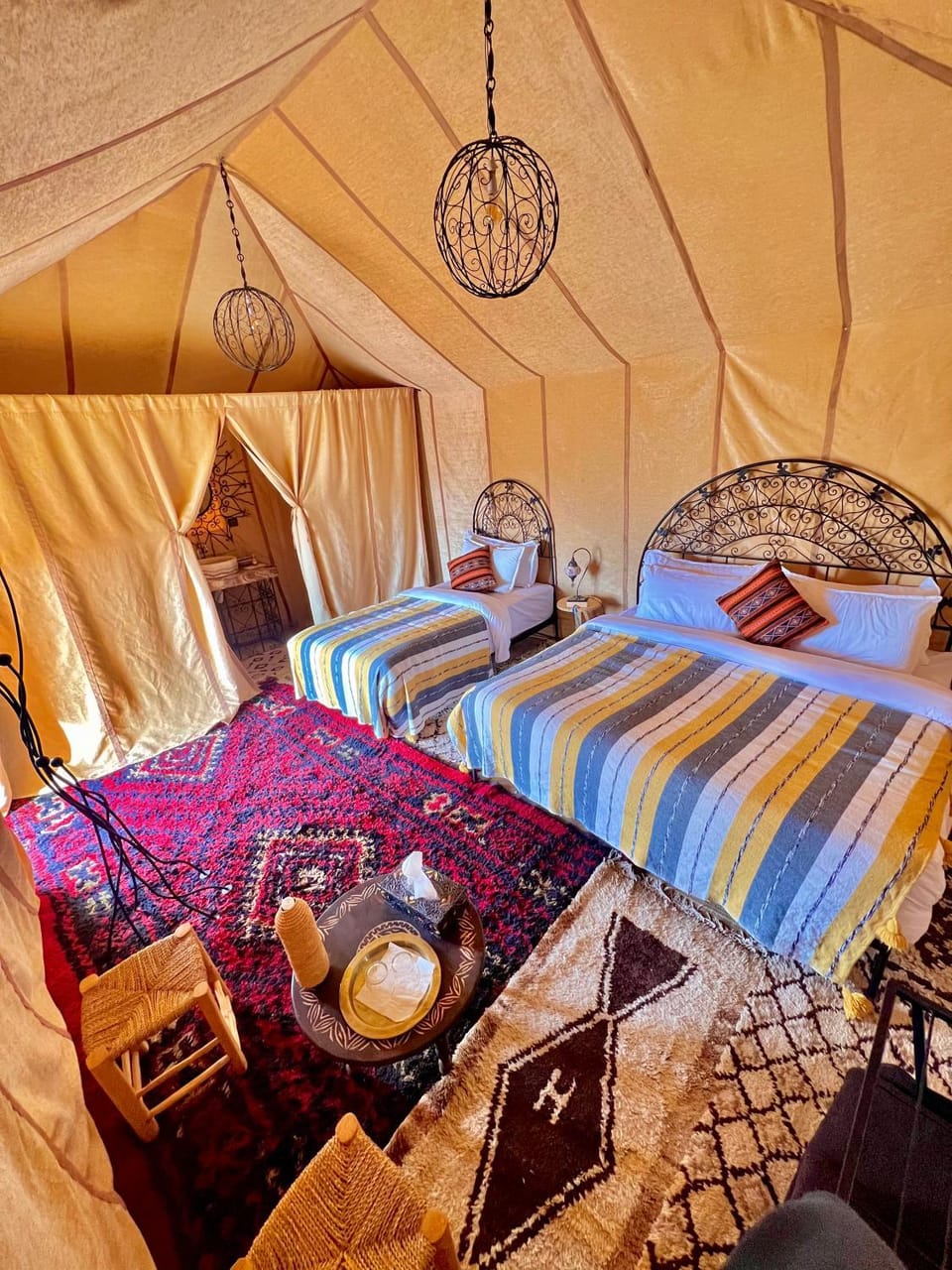 Bed, Living room, Photo of the whole room, Seating area, Bedroom
