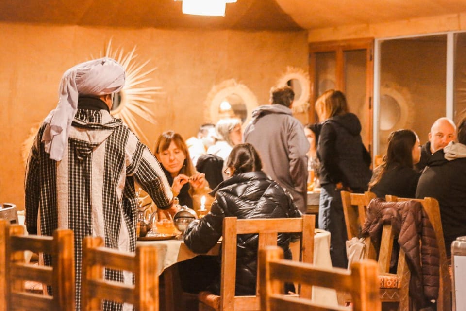 Restaurant/places to eat, People, Banquet/Function facilities, group of guests
