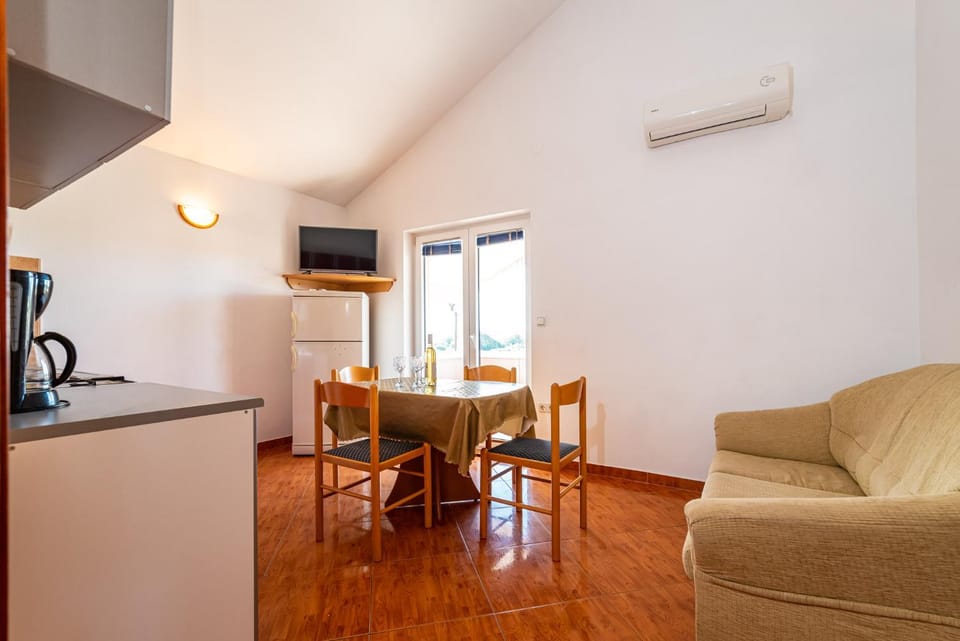 Apartmen 1 with swimming pool Nikola Apartment in Zadar County