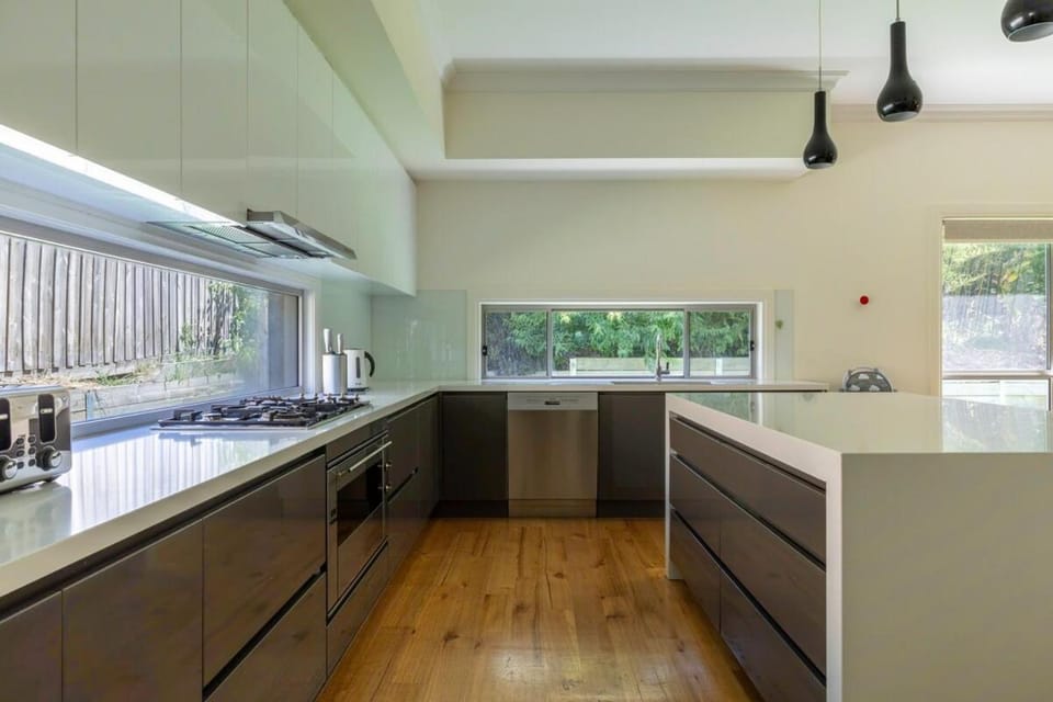 Spacious Home with Ensuites House in Glen Waverley