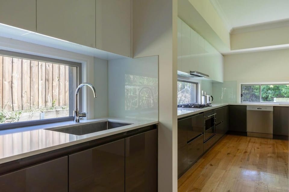 Spacious Home with Ensuites House in Glen Waverley