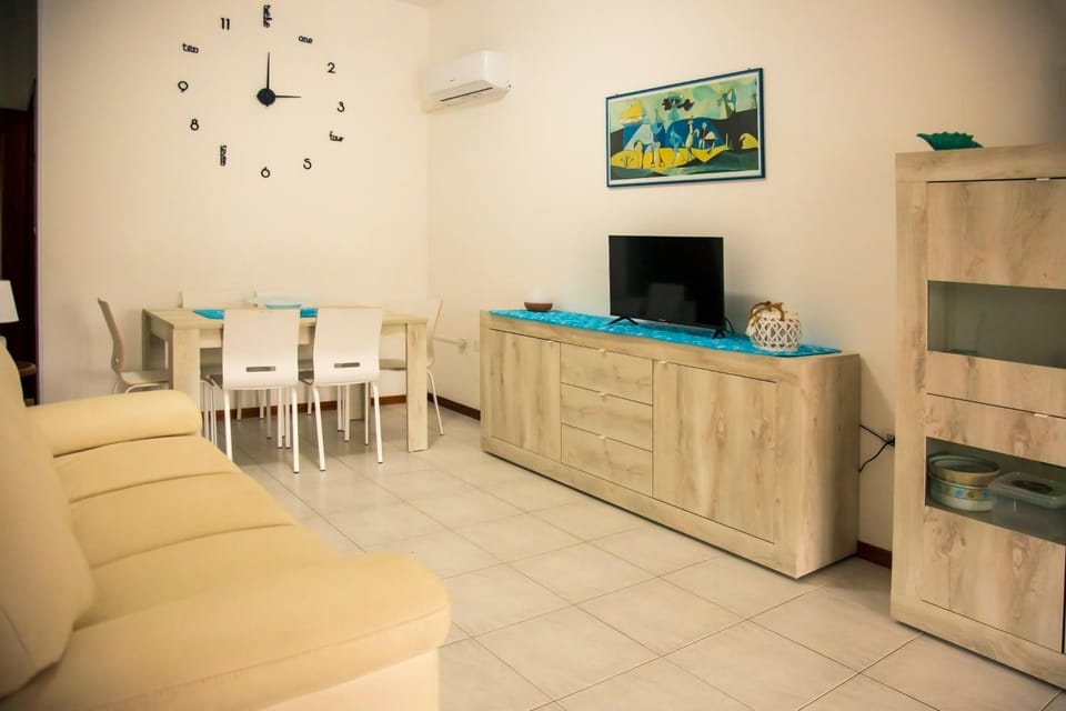 TV and multimedia, Living room, Dining area, air conditioner
