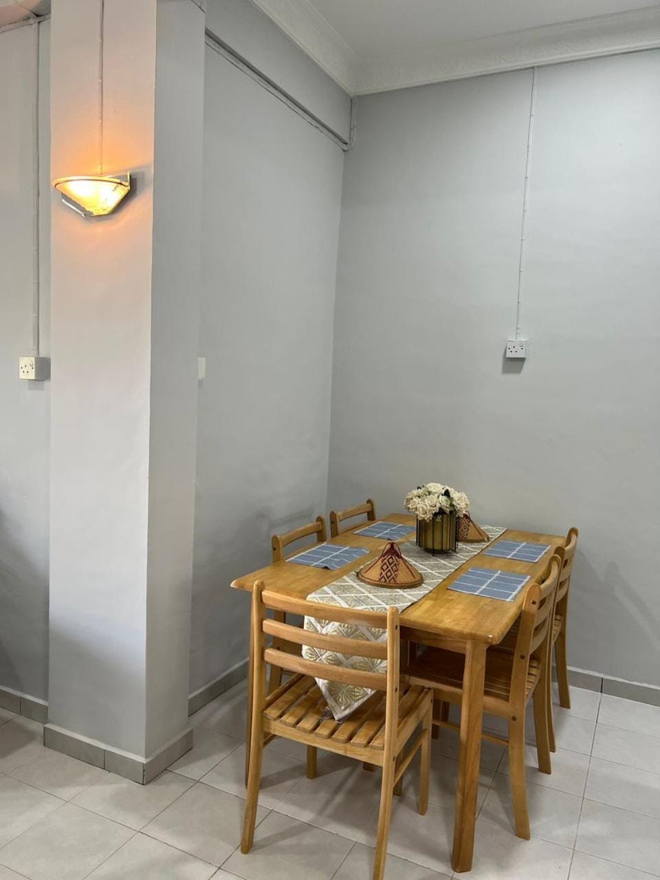 Seating area, Dining area