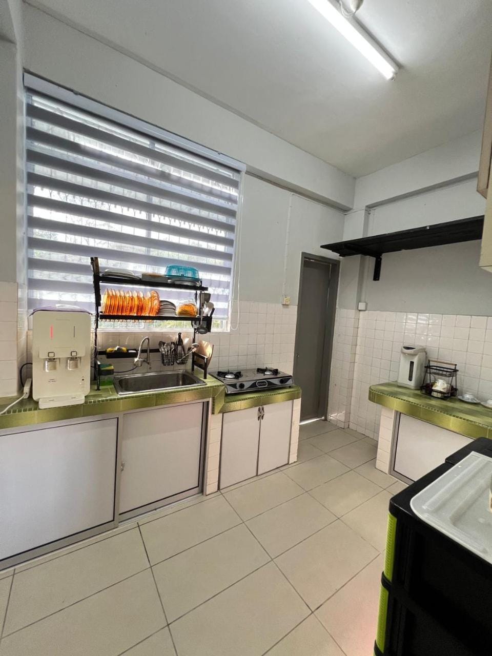 Kitchen or kitchenette, dishwasher