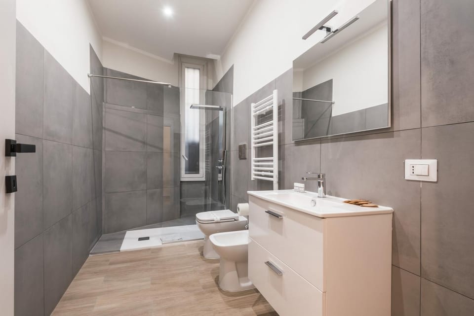 Shower, Toilet, Bathroom, bidet, towels