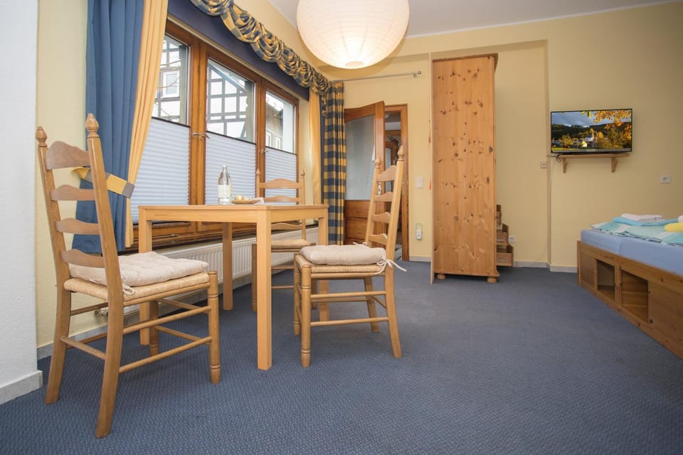 Photo of the whole room, Seating area