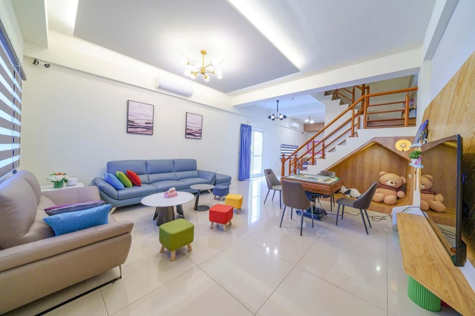 Communal lounge/ TV room, Living room, Seating area