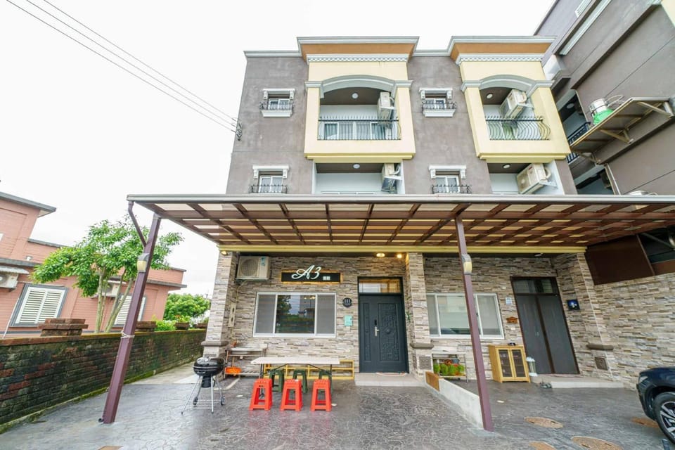 Property building, Patio, Communal lounge/ TV room, View (from property/room), Location, Parking