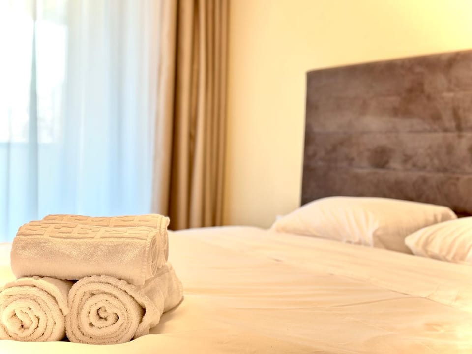 Bed, Photo of the whole room, towels