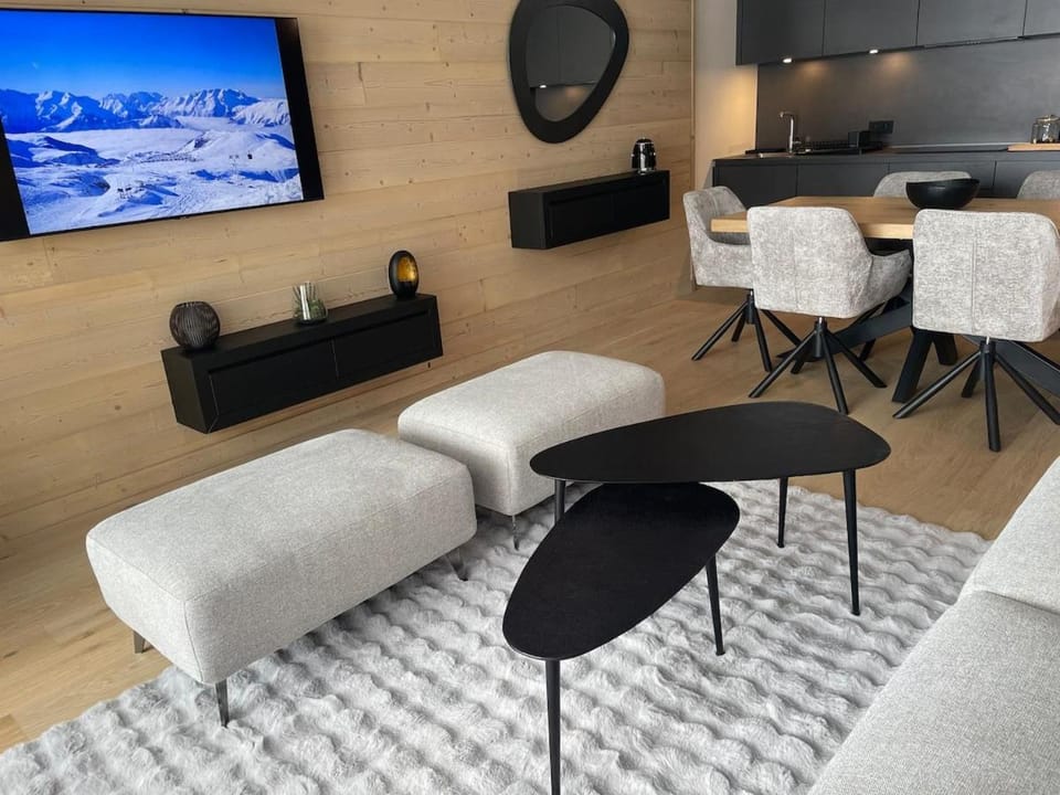 Apartment 70 m2 - 3 rooms - 6 people - ski-in ski-out Apartment in Huez