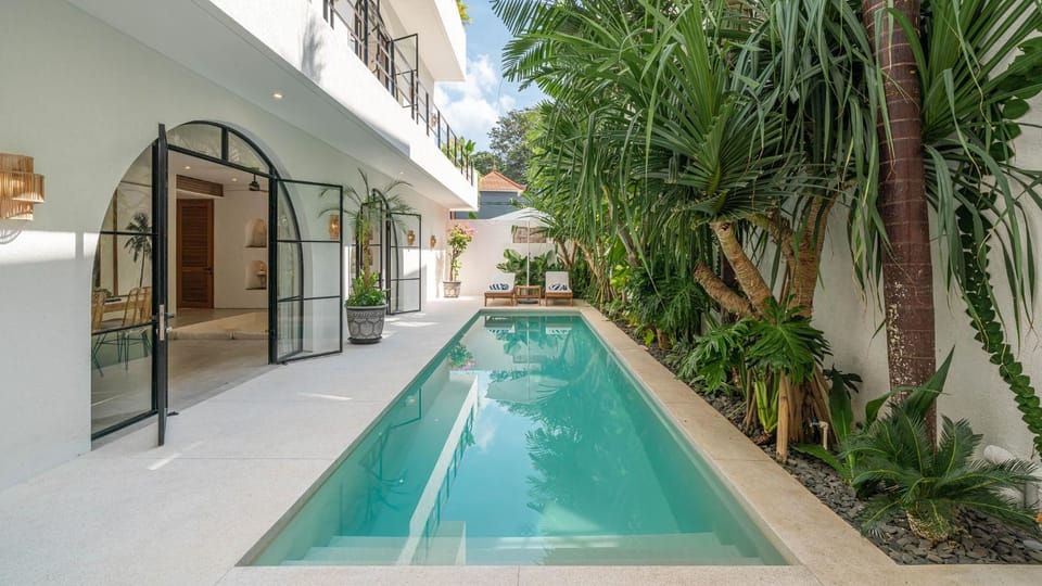 Property building, Day, Garden, Garden view, Pool view, Swimming pool, sunbed