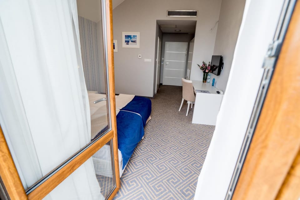 Bed, Photo of the whole room, Bedroom, Garden view