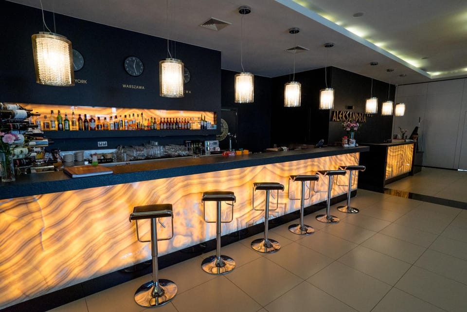 Property building, Lobby or reception, Lounge or bar, Food and drinks, Other, Drinks
