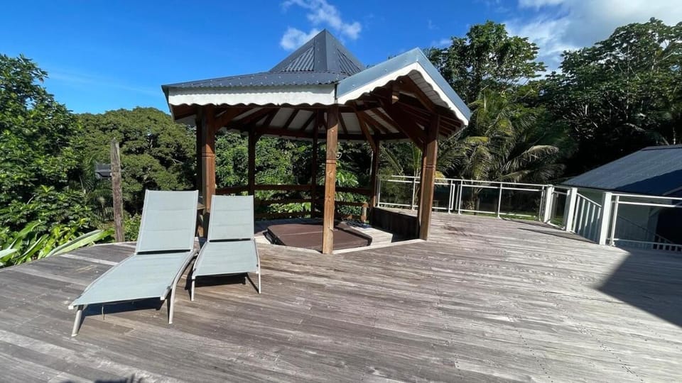 Secret River - Spacieuse villa de 5 chambres, 3 salle de bain, Piscine, spa avec plus de 400 ml de Rivière privée Villa in Leeward Islands