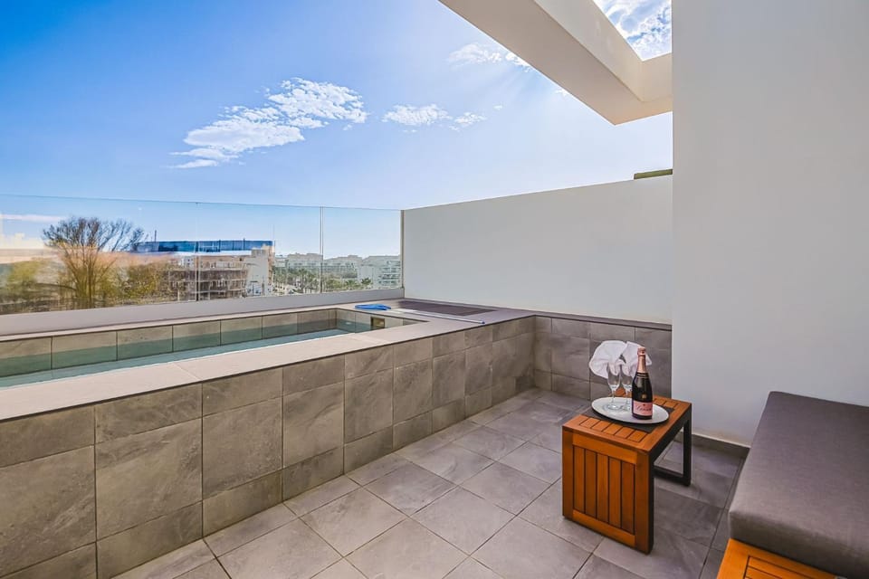 Day, View (from property/room), Balcony/Terrace, Pool view, Swimming pool
