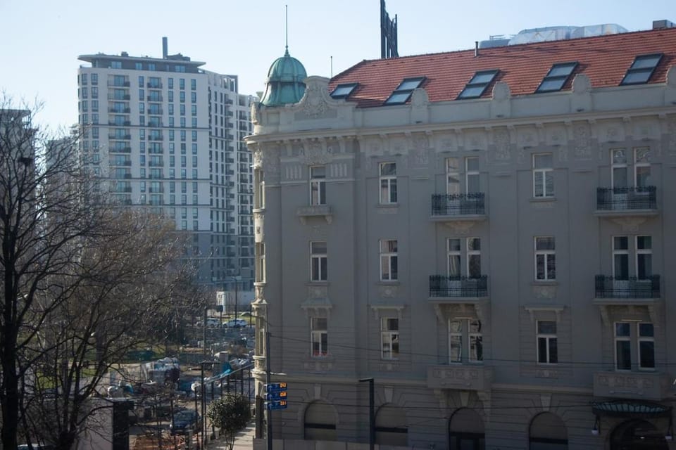 City view, Location