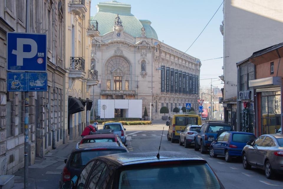 Neighbourhood, Street view, Location