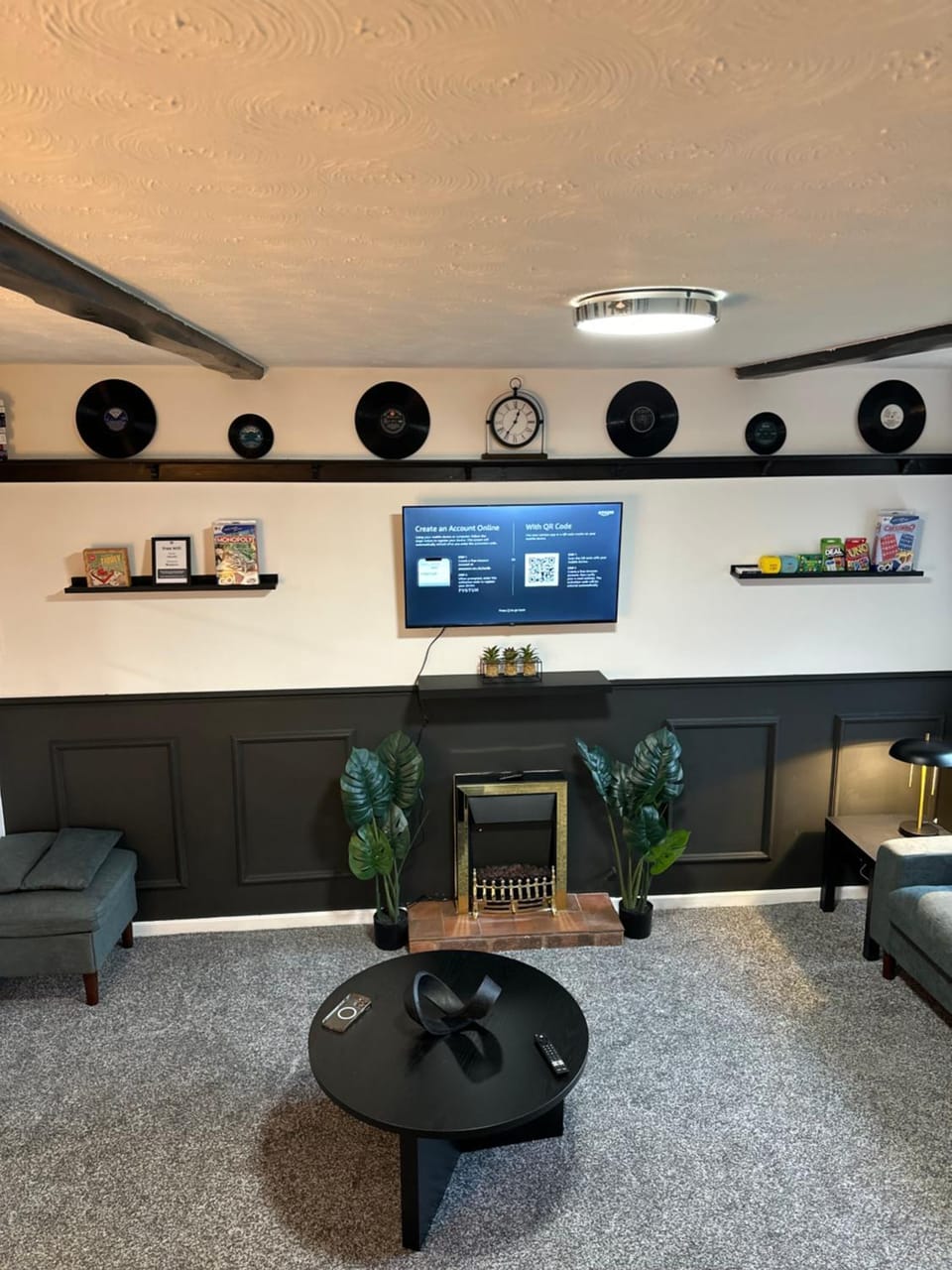3 BR Home With Football Table in Smethwick, Birmingham House in Birmingham