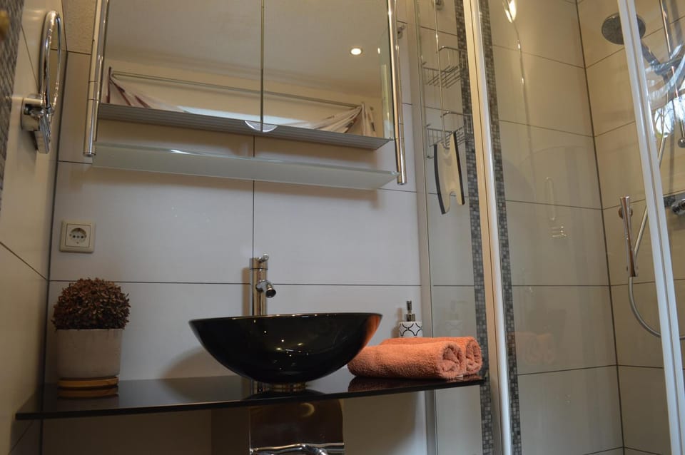 Shower, Bathroom, towels