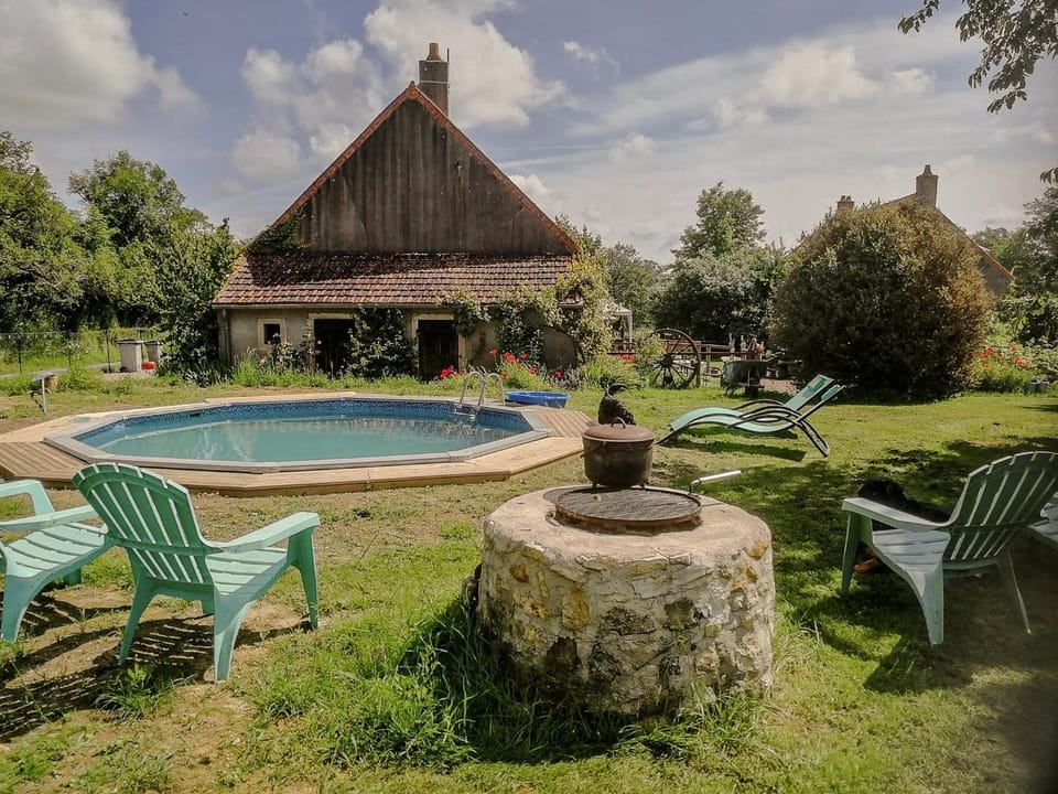 Property building, Garden, Swimming pool