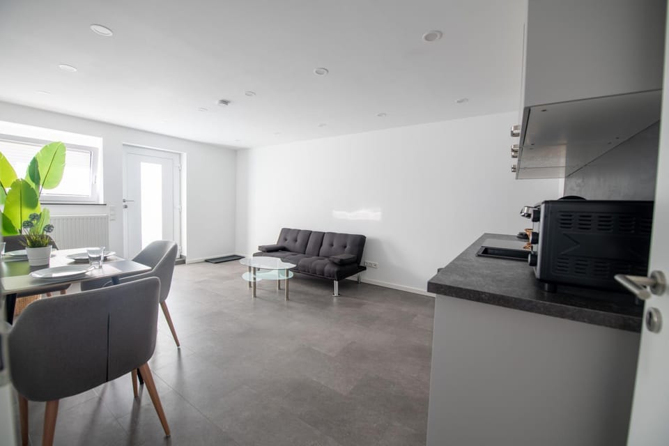 Facade/entrance, Kitchen or kitchenette, Dining area, Bedroom