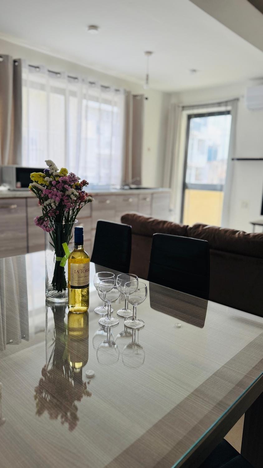 Living room, Seating area, Dining area