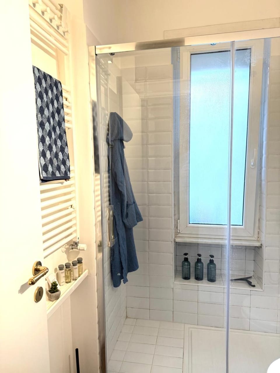Shower, Bathroom, towels
